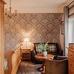 Park View & 4*
